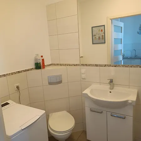 Good Night In Apartman